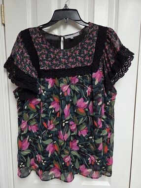 Floral Lace-Trim Short Sleeve Blouse - Black & Pink Danielrainn Size Xxl